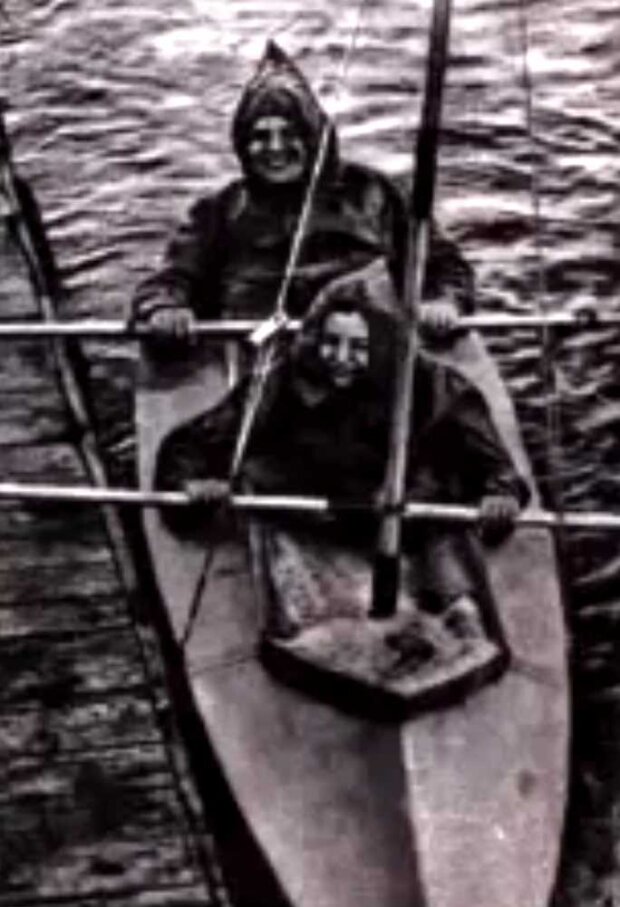 Melchior Wańkowicz z córką Martą na kajaku Kuwaka w trakcie wyprawy po Prusach Wschodnich, 1935 r. Fot. arch. MSiT