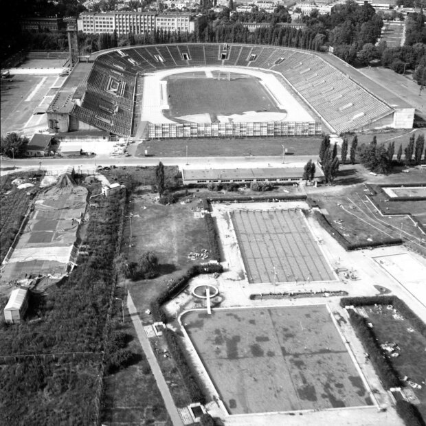 Stadion Skry - z basenami. Fot. źr. NAC