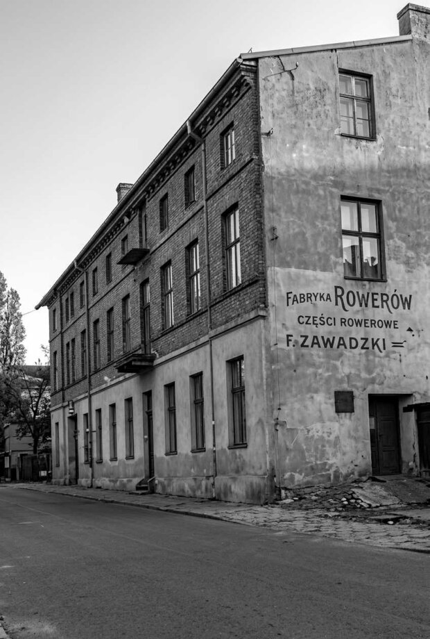Fabryka Rowerów Zawadzkiego na ul. Bagatela (retusz oprogramowaniem Gemini). Fot. źr. Kolarz Polski 7 z 1927. Fot. NN