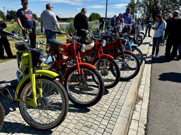 Legenda Stara - motocykle też biorą udział w zlocie. Fot SLS