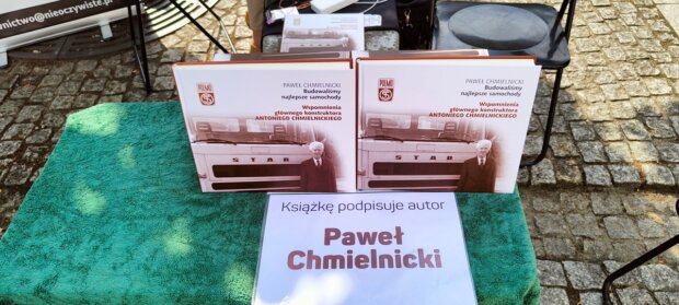 Legenda Stara - stoisko autorskie pana Pawła Chmielnickiego, konstruktora Starów, przy Politechnice Warszawskiej. Fot. MPawlik