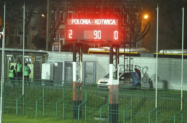 FOTO ZBIGNIEW LUCHCIÑSKI
TEL. 511-300-900
WSZYSTKIE PRAWA ZASTRZE¯ONE