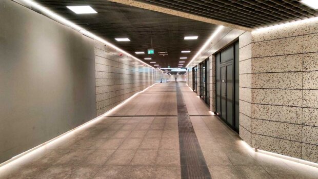 Metroteka - korytarz na stacji Metro Kondratowicza. Fot. Warszawa.pl