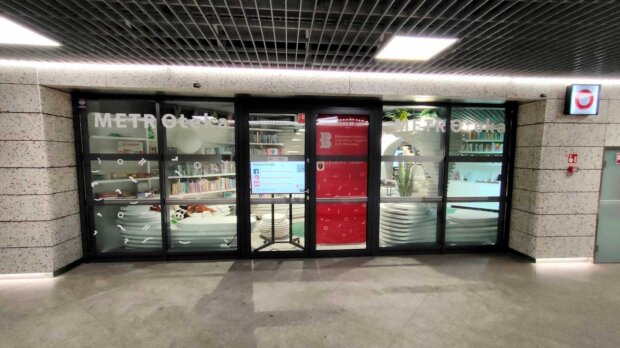 Metroteka - biblioteka na stacji Metro Kondratowicza. Fot. Warszawa.pl