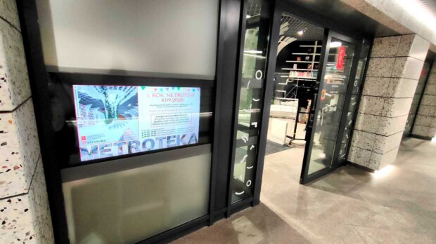 Metroteka - biblioteka na stacji Metro Kondratowicza. Fot. Warszawa.pl