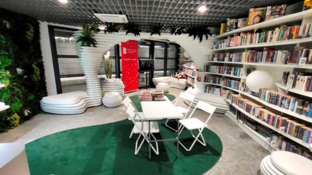 Metroteka - biblioteka na stacji Metro Kondratowicza. Fot. Warszawa.pl