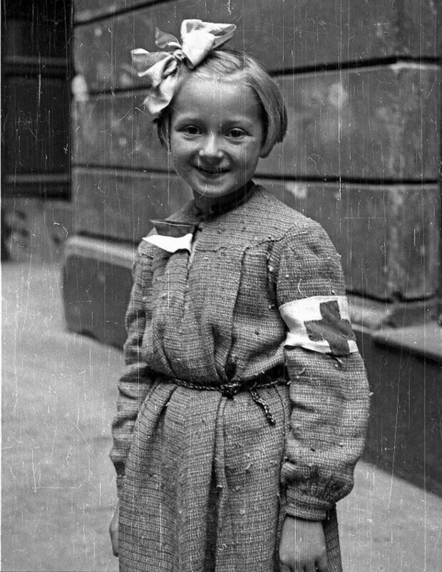 Sanitariuszka Różyczka (Róża Maria Goździewska). Fot Eugeniusz Lokajski (Wikimedia)