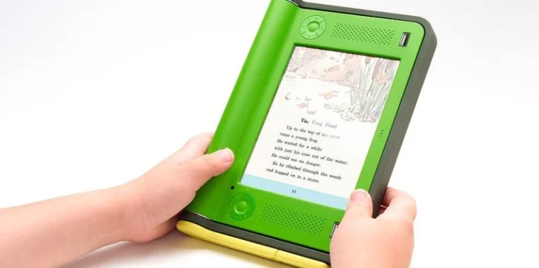 File source: http://commons.wikimedia.org/wiki/File:Laptop-ebook.jpg