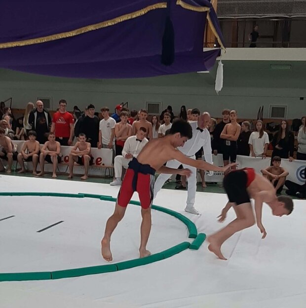 MMM w sumo wypchnięcie poza matę