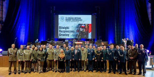 Święto 15 LBOT organizatorzy i goście uroczystości